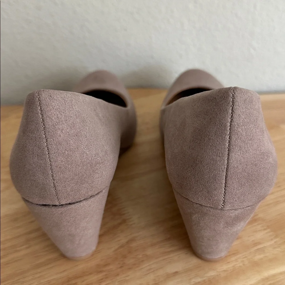 CL by Laundry Nima Womens Round Closed Toe Wedge Heel Pumps new 7.5M